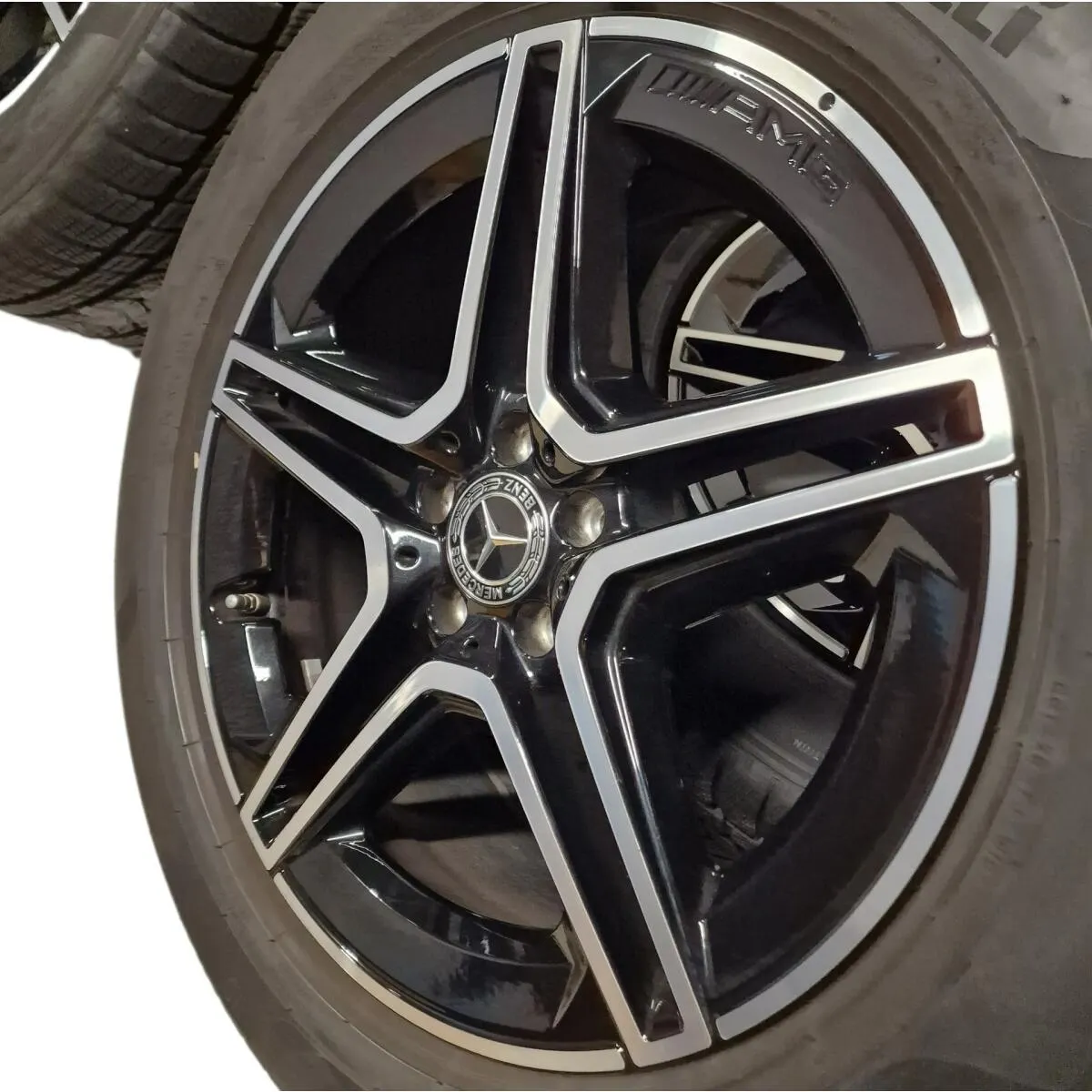 Mercedes GLE V167 AMG Winterräder 20 Zoll Pirelli schwarz