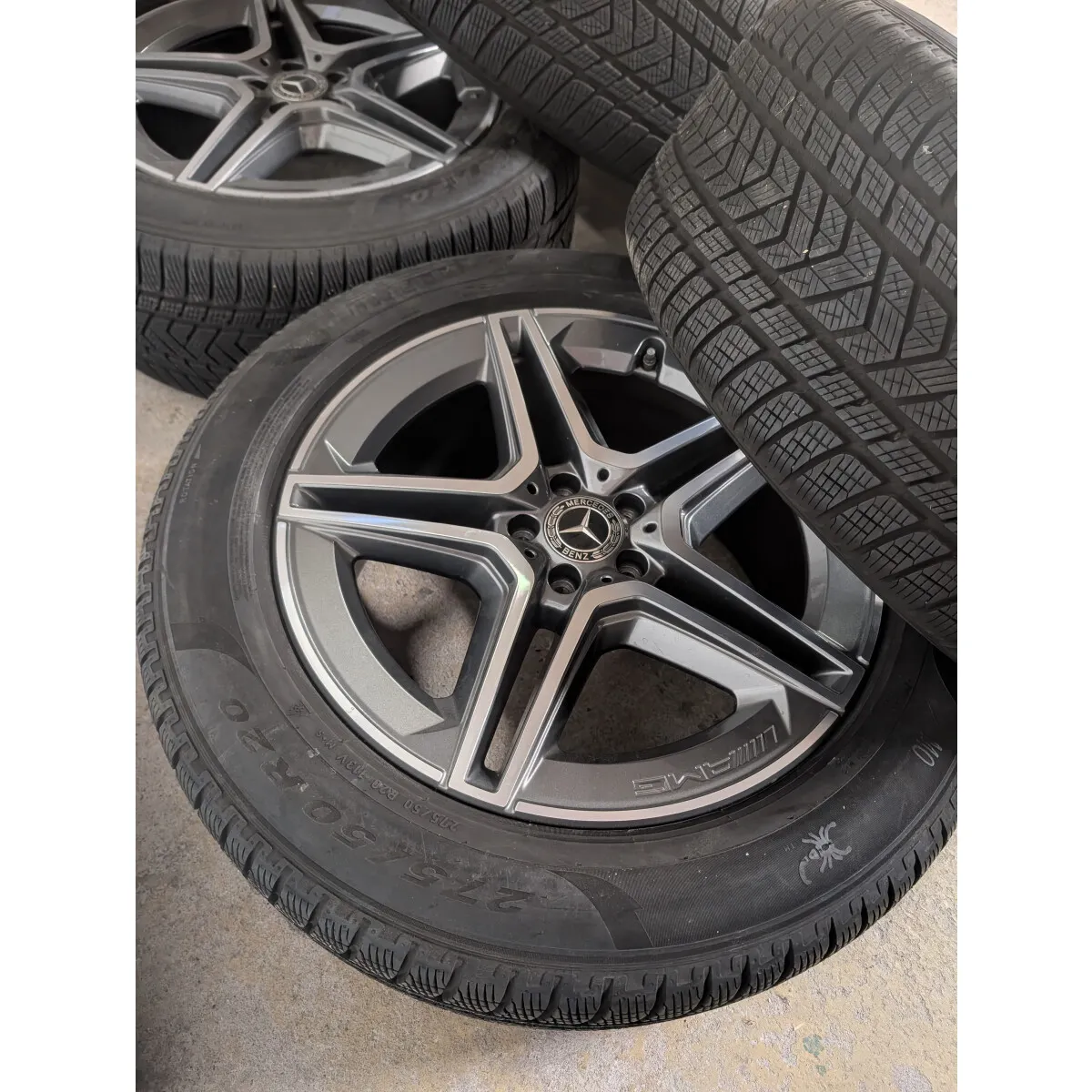 Mercedes GLE V167 AMG Winterräder 20 Zoll Pirelli grau