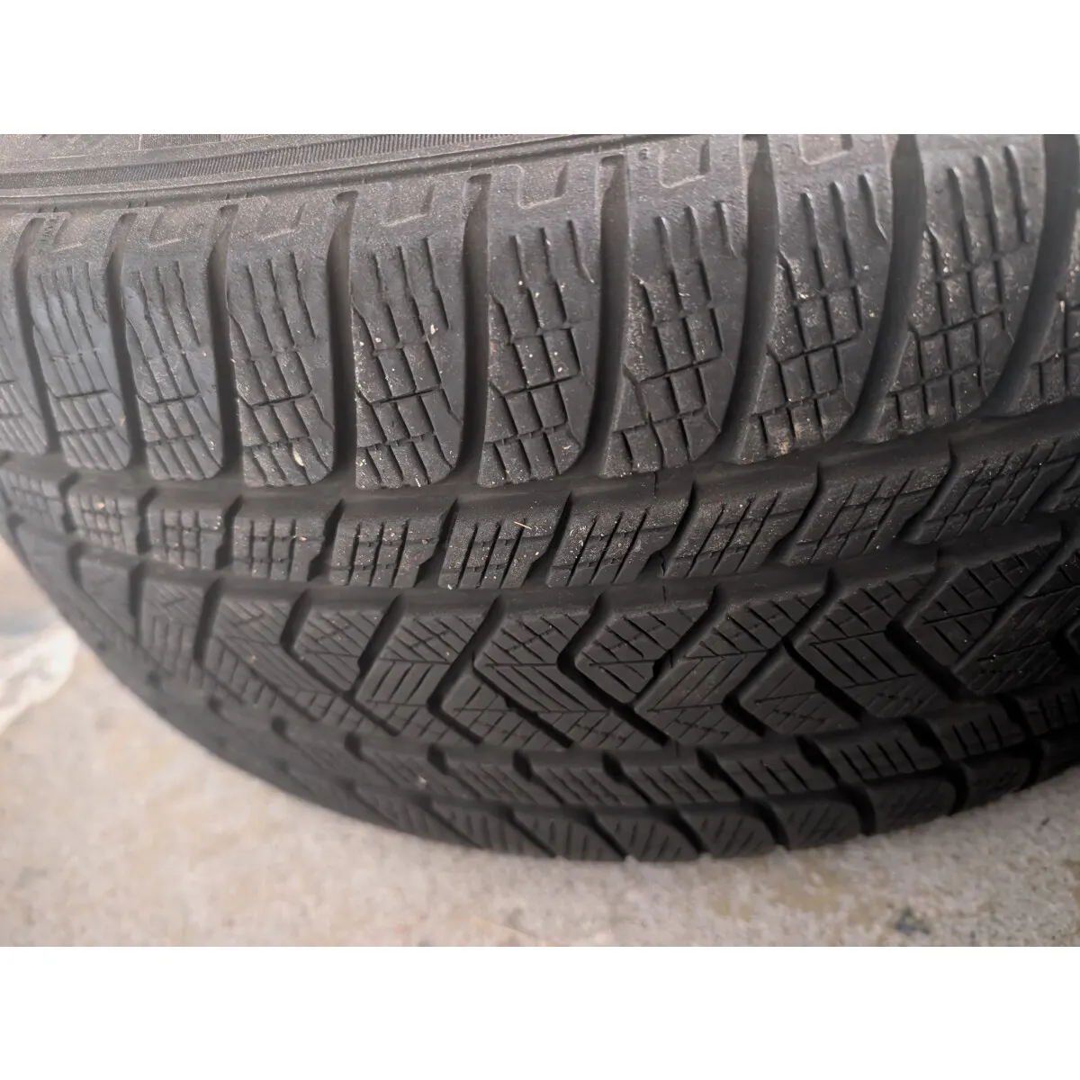 Mercedes GLE V167 AMG Winterräder 20 Zoll Pirelli grau
