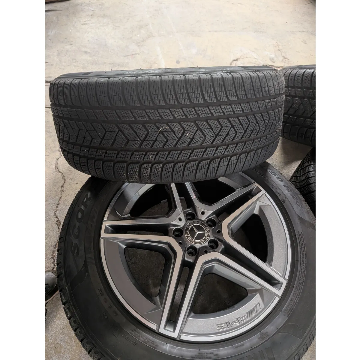 Mercedes GLE V167 AMG Winterräder 20 Zoll Pirelli grau