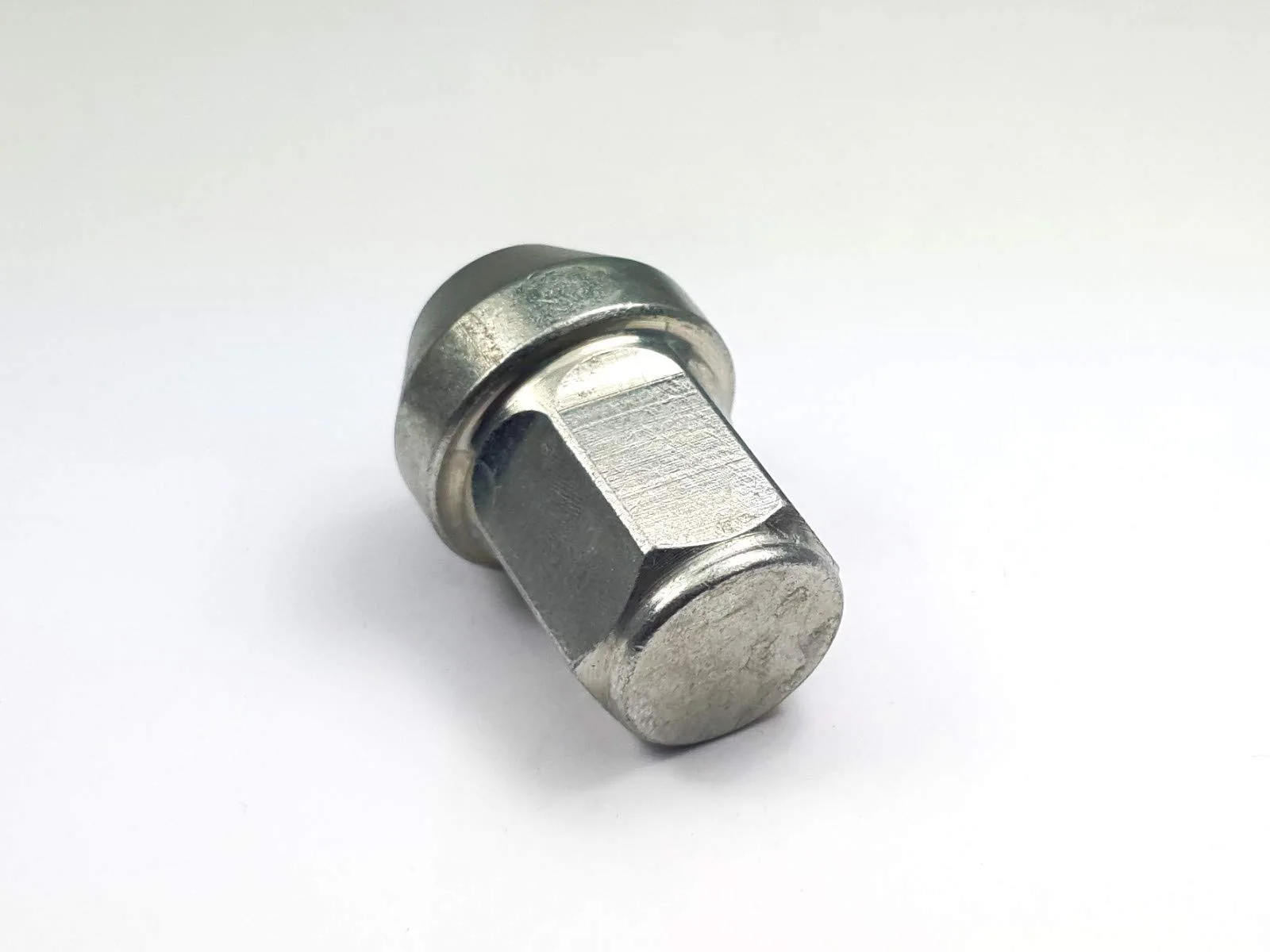 Radmuttern M12x1,25 33 SW21 Kegelbund 60° silber
