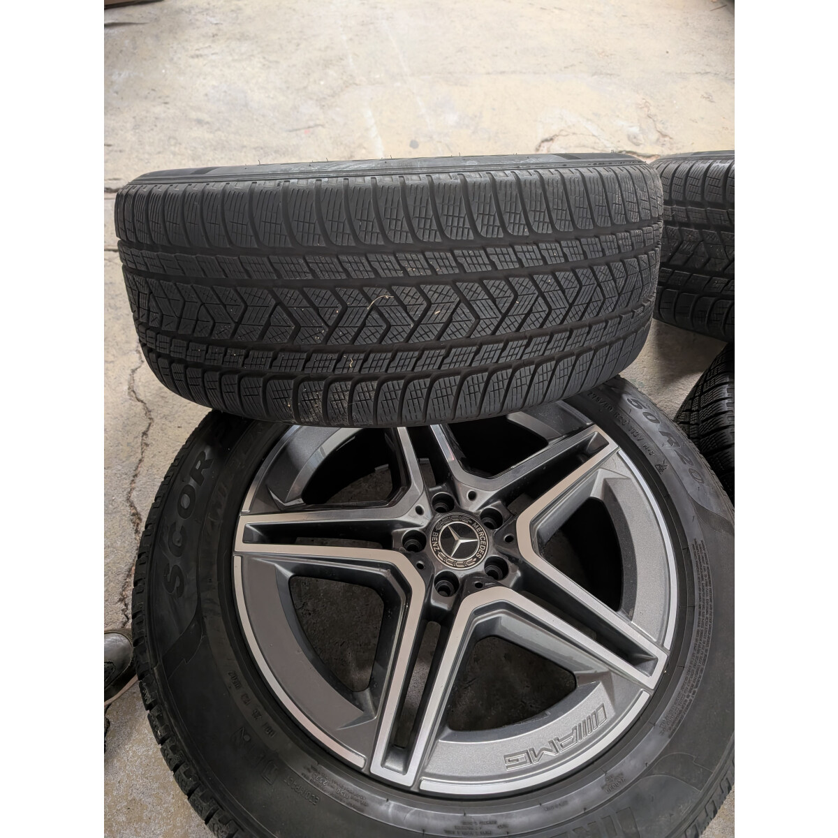 Mercedes GLE V167 AMG Winterräder 20 Zoll Pirelli schwarz