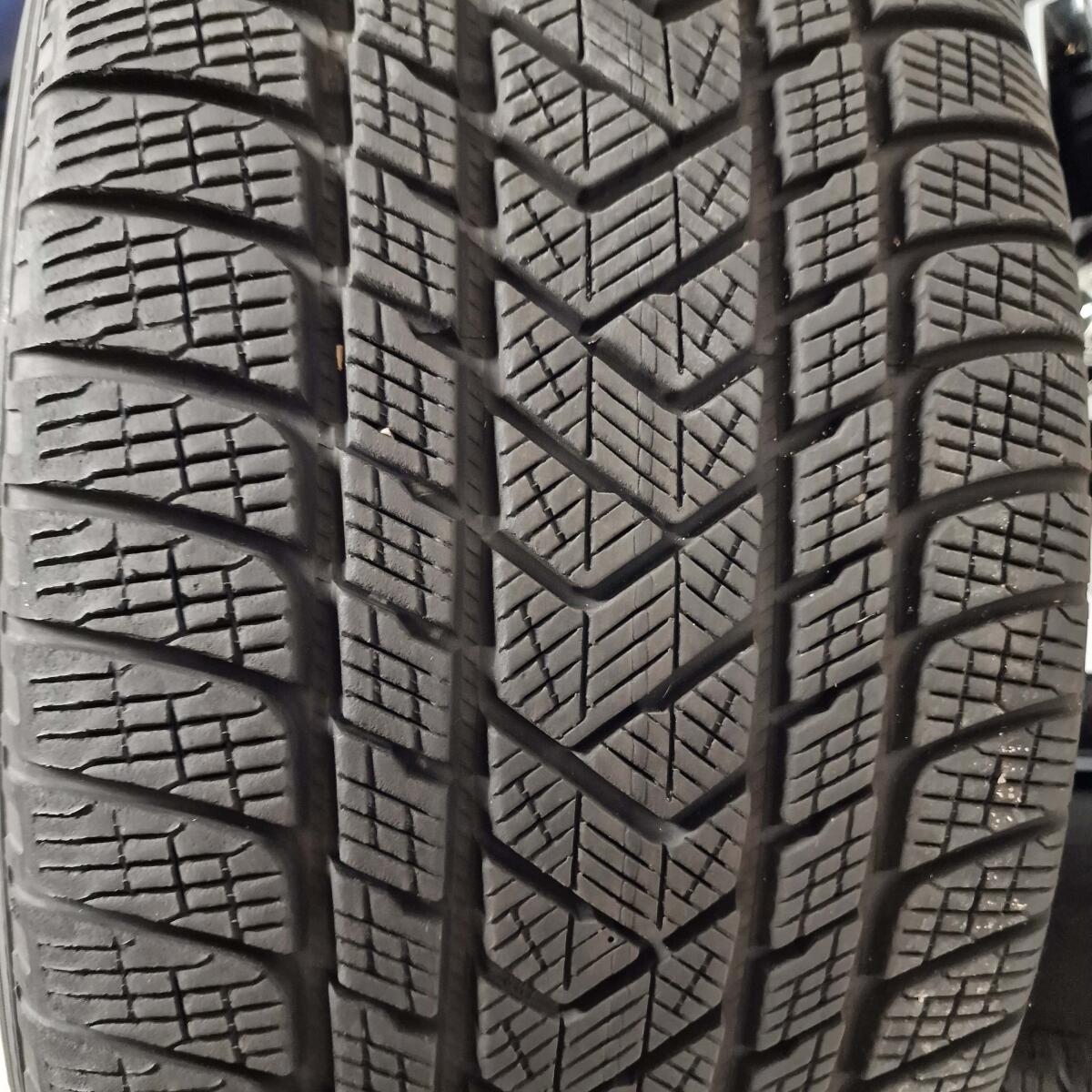 Mercedes GLE V167 AMG Winterräder 20 Zoll Pirelli grau